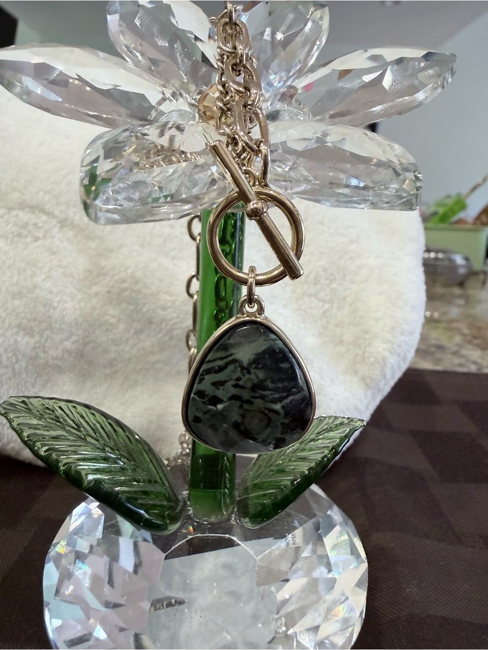 Natural Kambaba
Jasper pendant in gold-tine chain